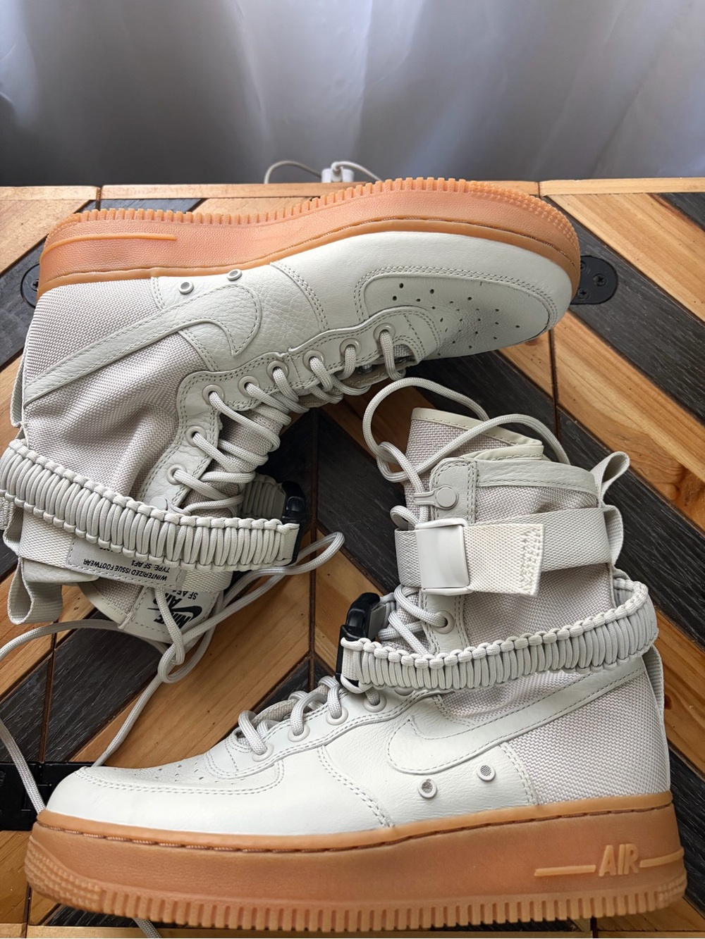 Nike High-Top Sf AF-1 Boots in Light Beige with Gum Sole